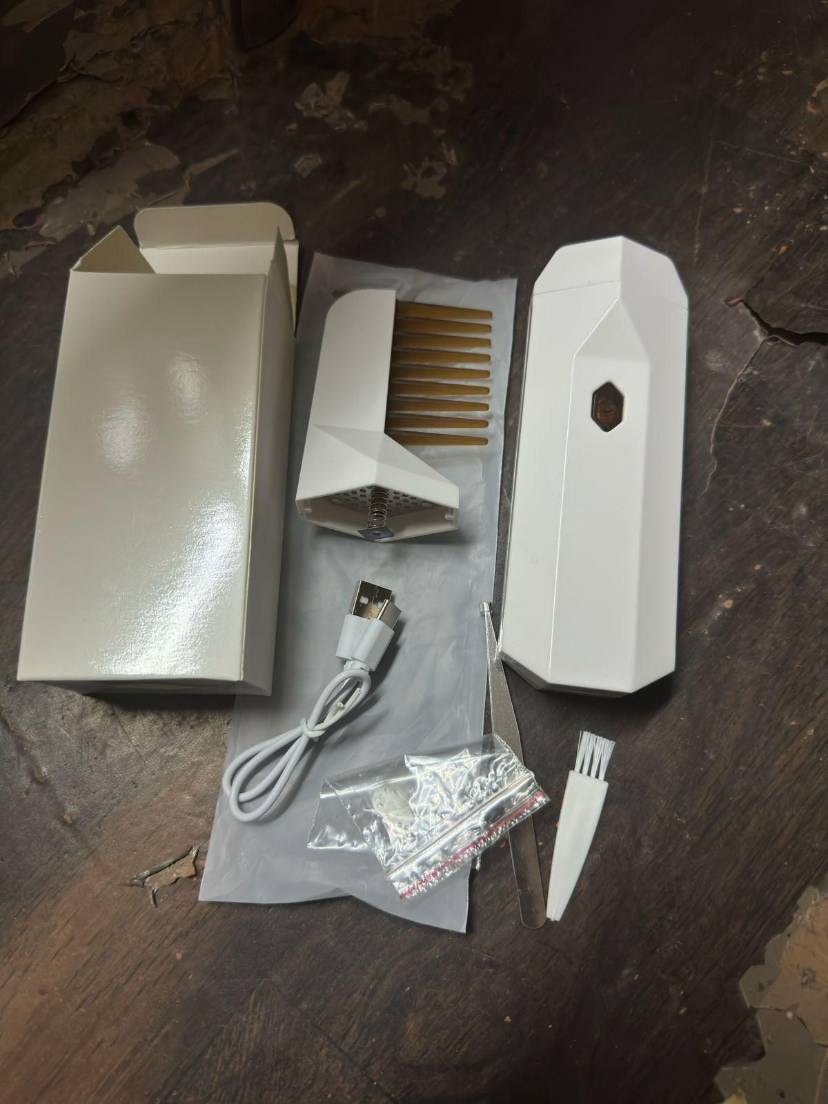 Portable Multifunctional Fragrance Comb